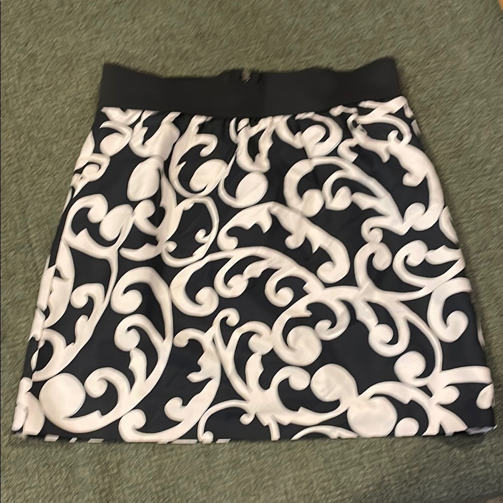 Ann Taylor Loft - Black and White Patterned Skirt (sz 4)